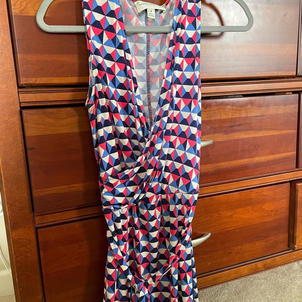 Size 8 wrap dress with geometric pattern, gently worn but in great condition